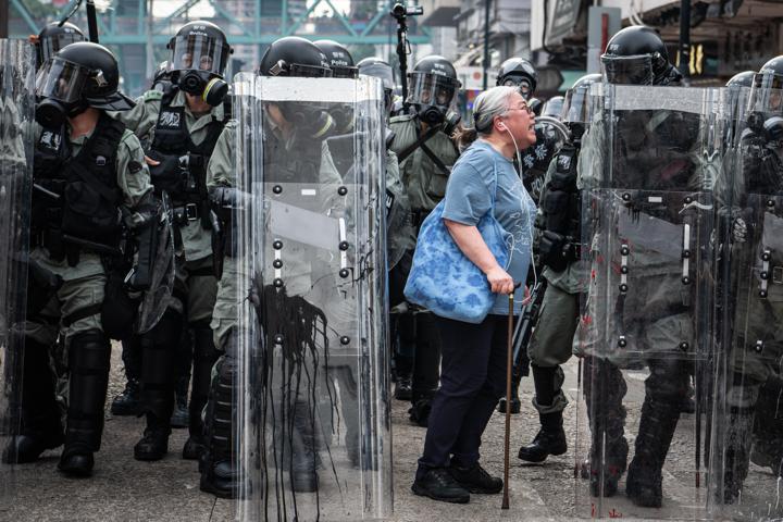 Hong Kong Polizia Ed Etica SettimanaNews