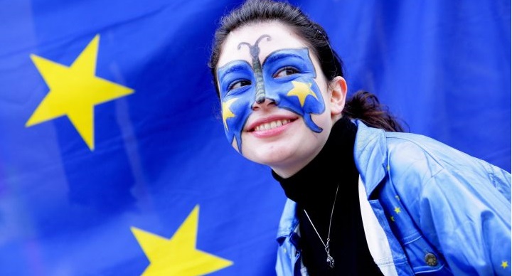 europa-elezioni-ragazza1